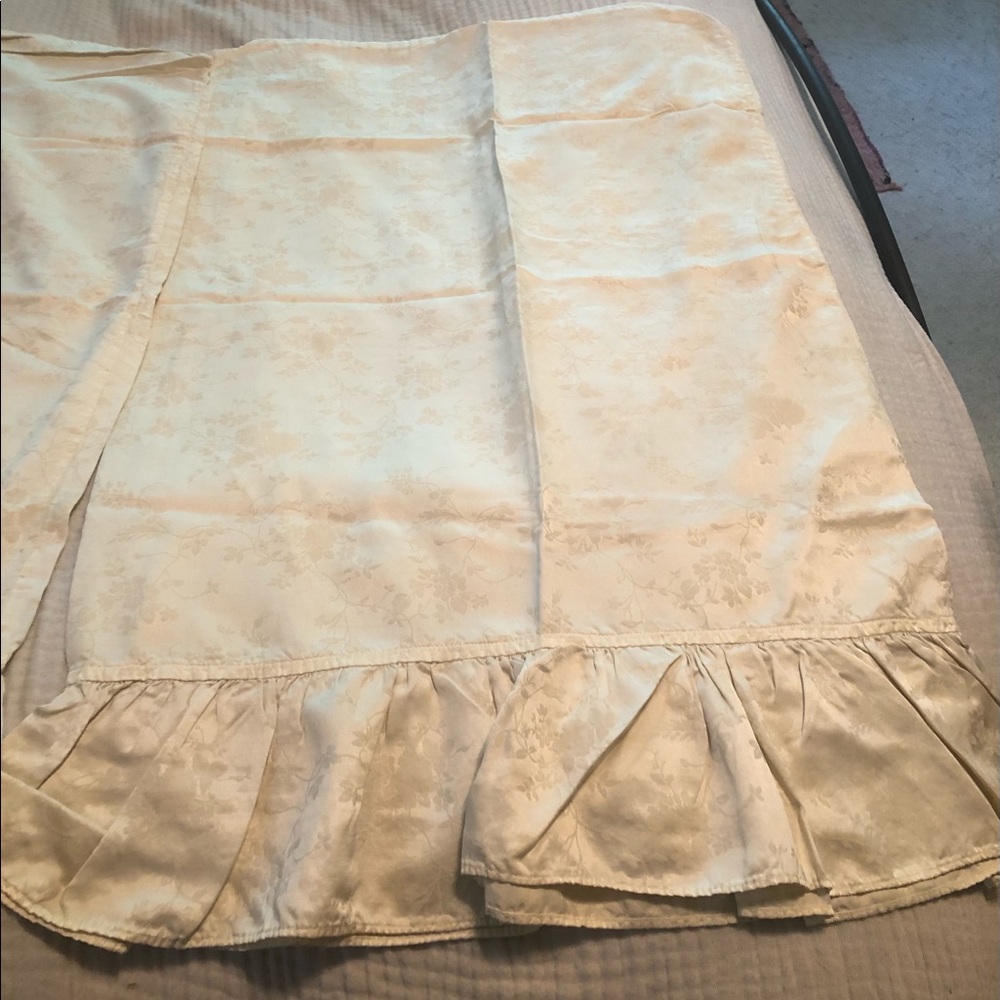 Like new pair of std Bella Notte off white cases